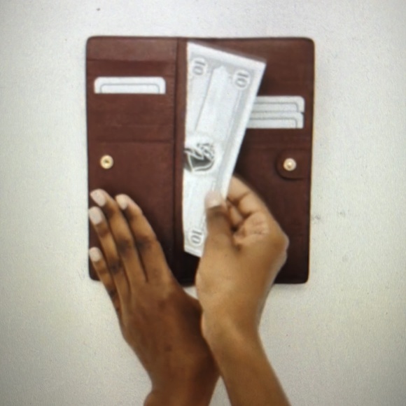 Coach Wallet with Gold hardware .  New With Tags & Tons of card holders … - Picture 4 of 4